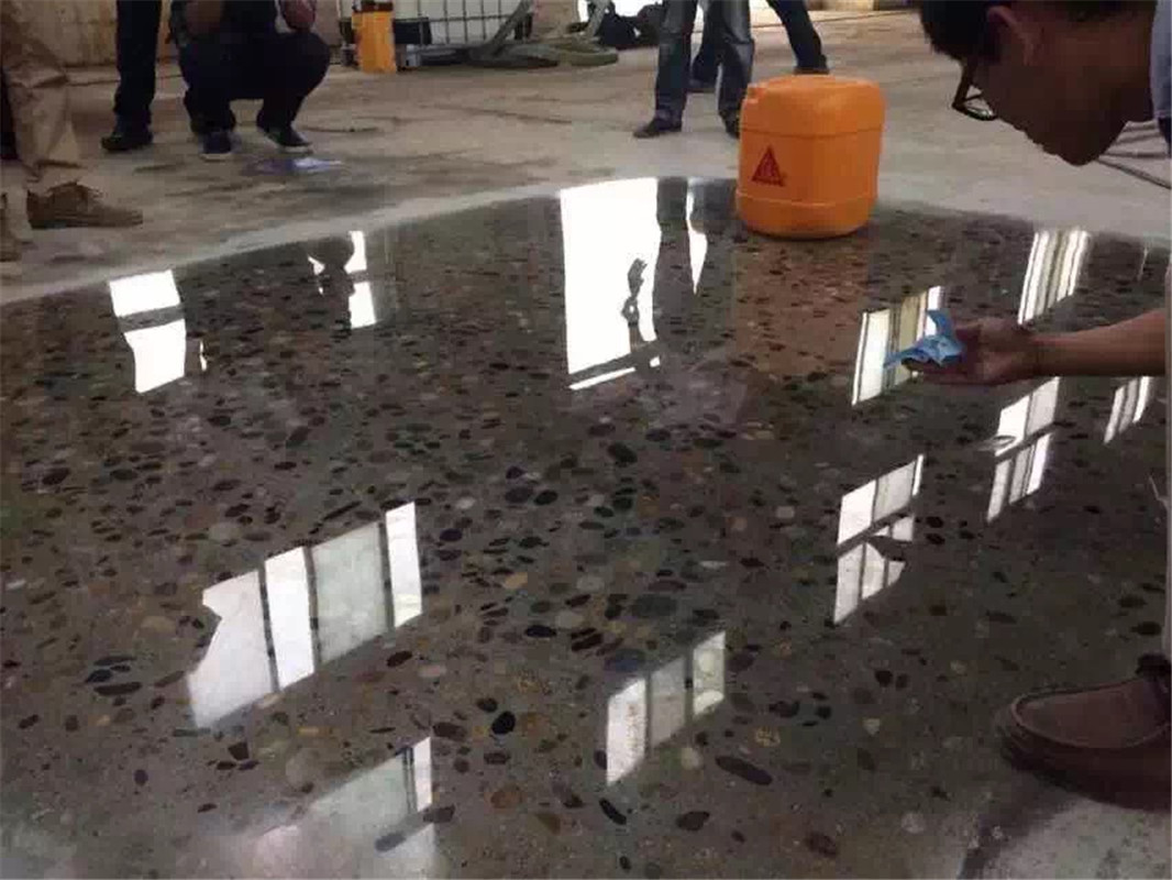 水磨石地面施工.jpg 水磨石地面施工.jpg