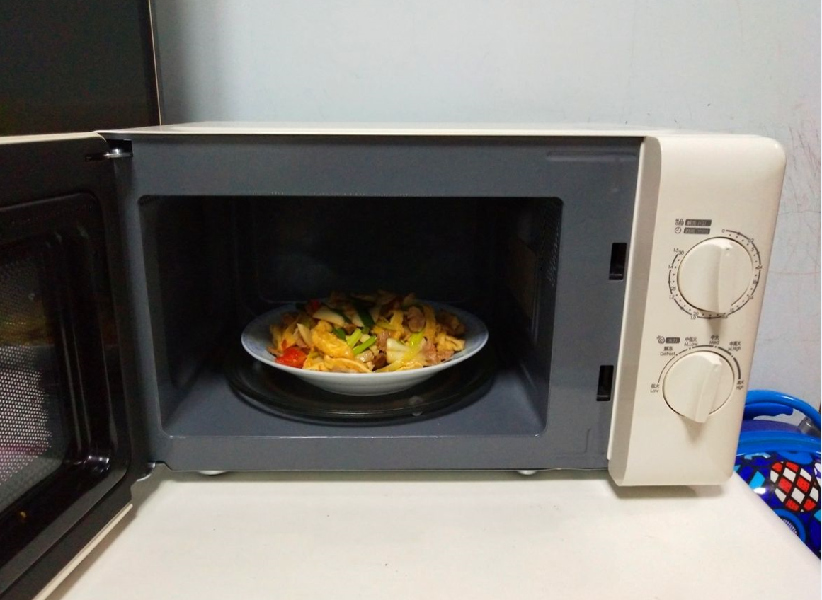 不是所有的陶瓷餐具都能放進微波爐.png 不是所有的陶瓷餐具都能放進微波爐.png