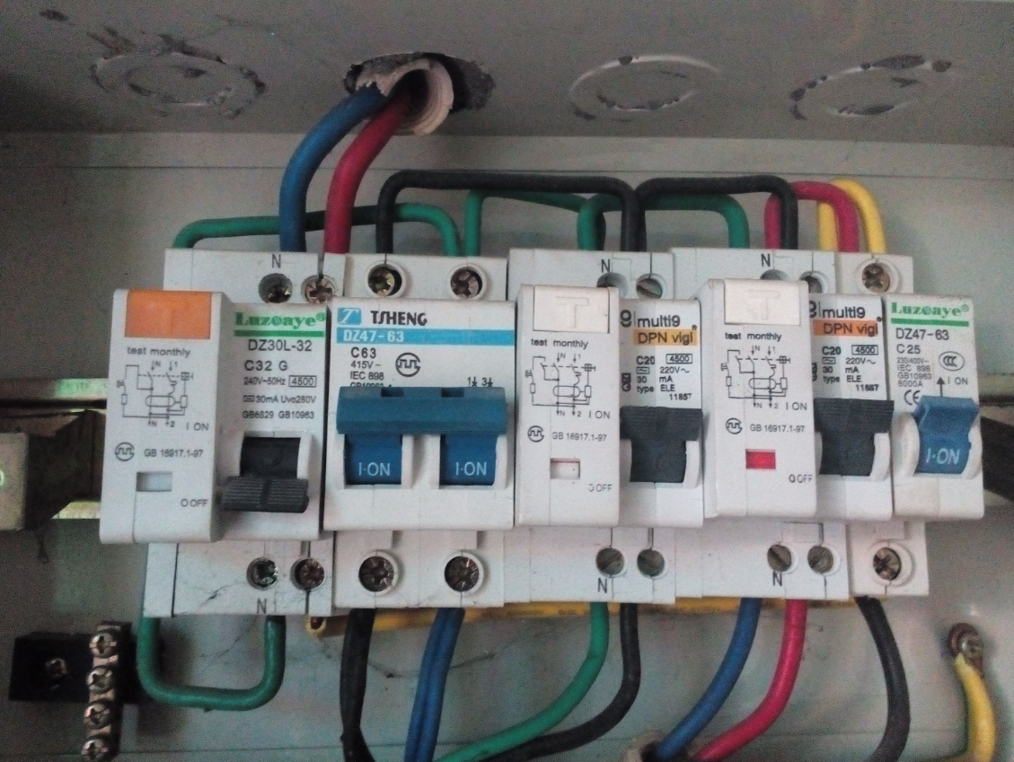 解決電路跳閘的注意事項:.png 解決電路跳閘的注意事項:.png