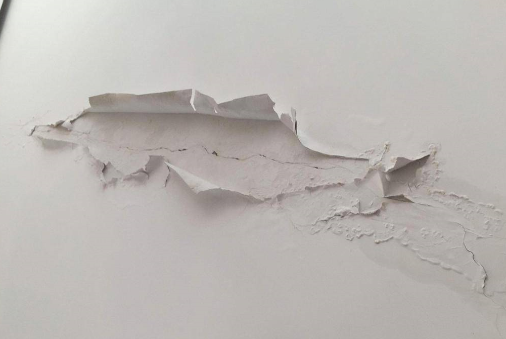 墻面掉皮的處理辦法.png 墻面掉皮的處理辦法.png
